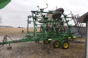 John Deere 980 31.5ft Cultivator