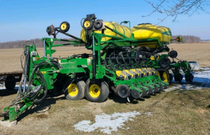 John Deere-Bauer DB44 24 Row Planter