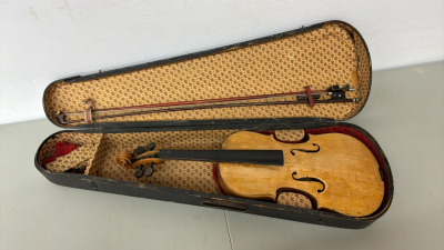 Rough Violin with 2 Bows in Wooden Case