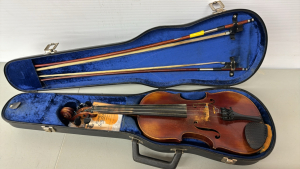 Copy of Stradivarius Violin with 2 Bows in Plastic Case