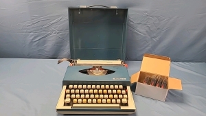 Royal Manual Typewriter in Case with 4 New Ribbons