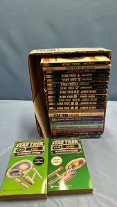 22 Star Trek Paperback Novels